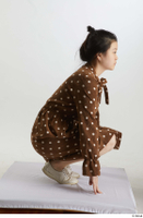    Aera  1 brown dots dress casual dressed kneeling white oxford shoes whole body 0007.jpg